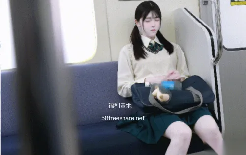 地铁极品白嫩JK女大生